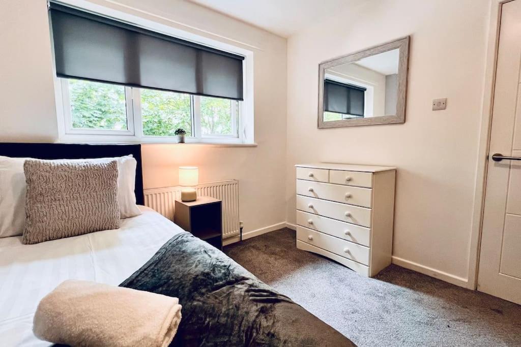 Urban Bliss Stylish Townhouse With Free Parking For A Convenient City Stay 利物浦 外观 照片