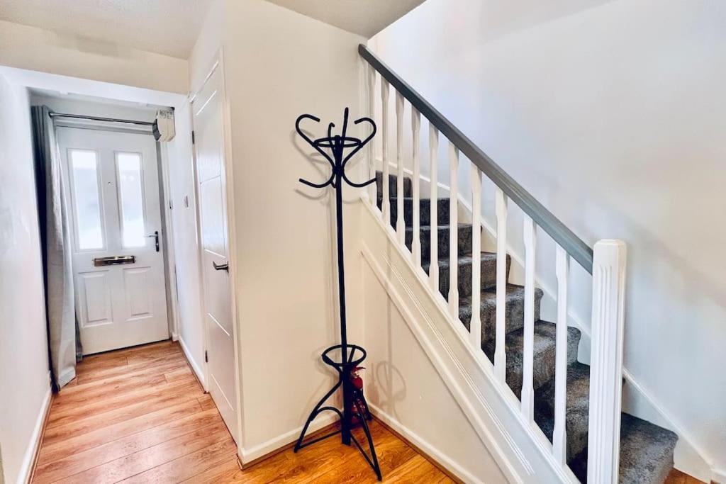 Urban Bliss Stylish Townhouse With Free Parking For A Convenient City Stay 利物浦 外观 照片