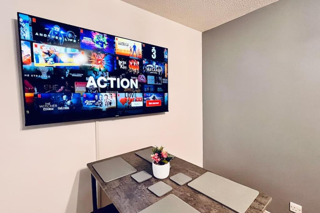 Urban Bliss Stylish Townhouse With Free Parking For A Convenient City Stay 利物浦 外观 照片