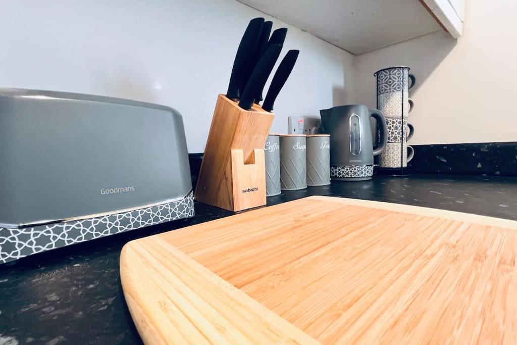 Urban Bliss Stylish Townhouse With Free Parking For A Convenient City Stay 利物浦 外观 照片